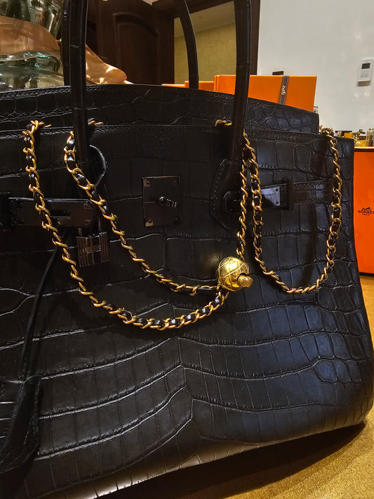 Ultra matte black B 35 + gold and leather chain